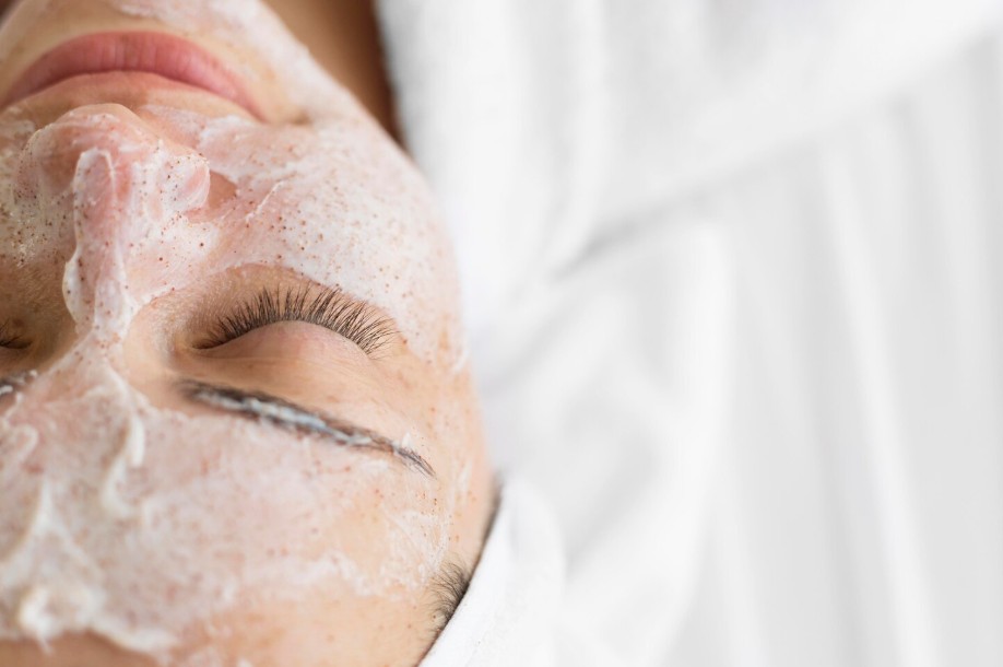 Cuidados después de un tratamiento facial_ de limpieza a hidratación